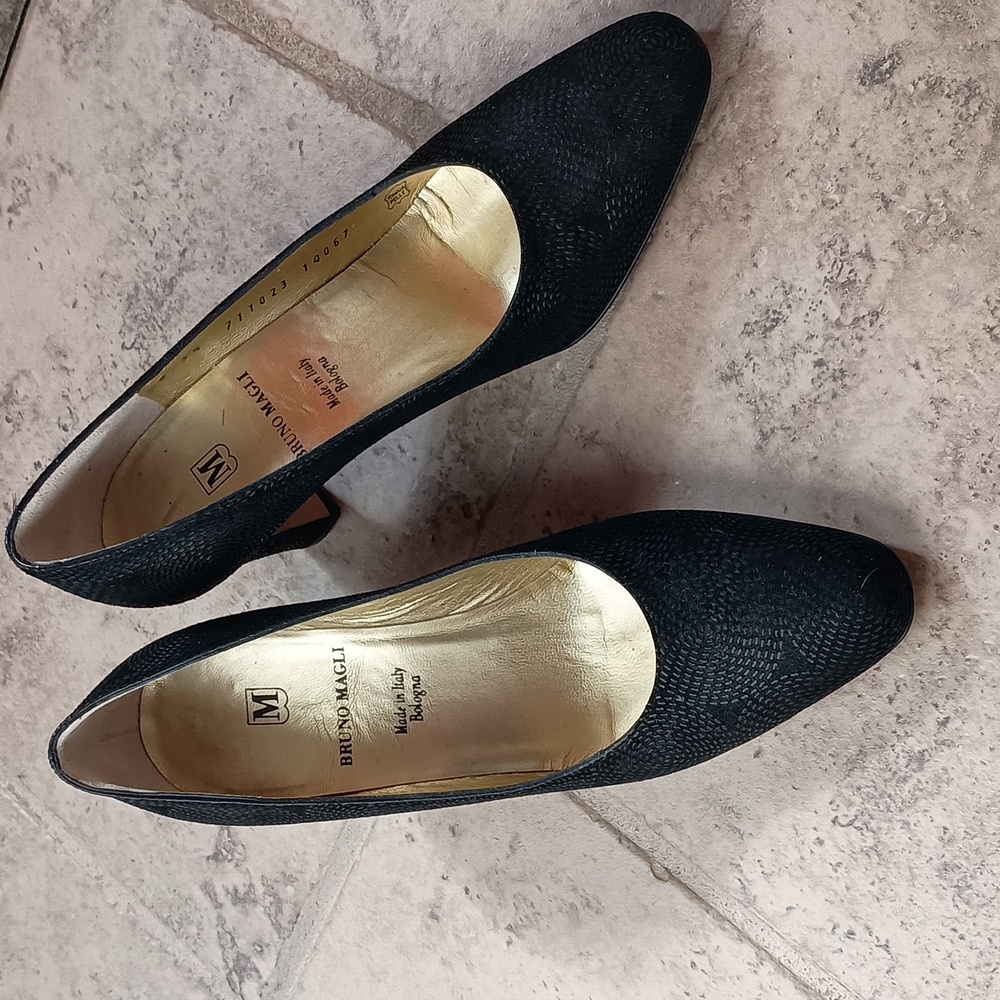 Share show flyer --Shoe show (women's size 5-6) on Saturday, June 27 at 1 PM CT - Picture 2 of 6